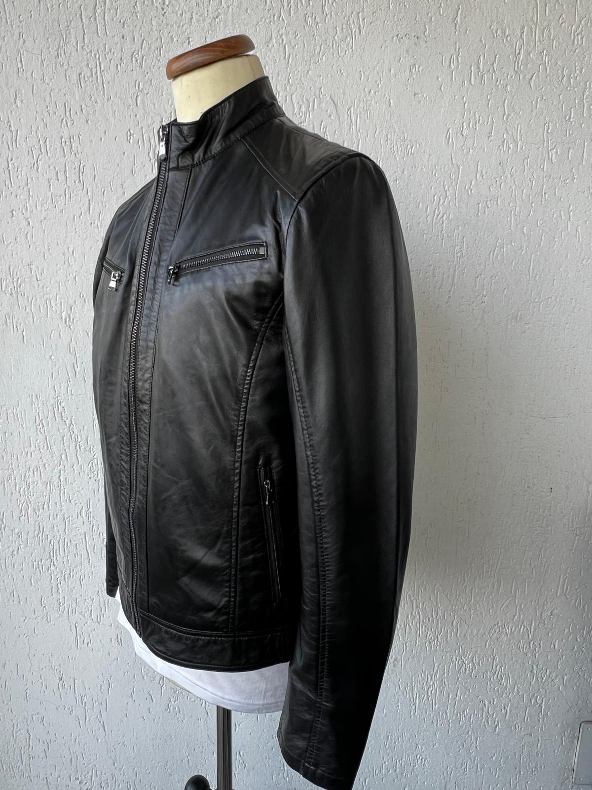 Giacca Biker Matt con Cerniera e Doppia Tasca Frontale